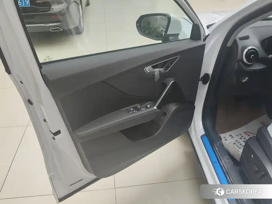 Audi Q2L 2026 Silver/gray из Китая, фото 2