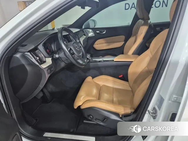 Volvo XC60 second Generation 2020 Белый из Кореи, фото 2