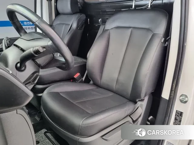 Hyundai Staria 2023 Белый из Кореи, фото 2