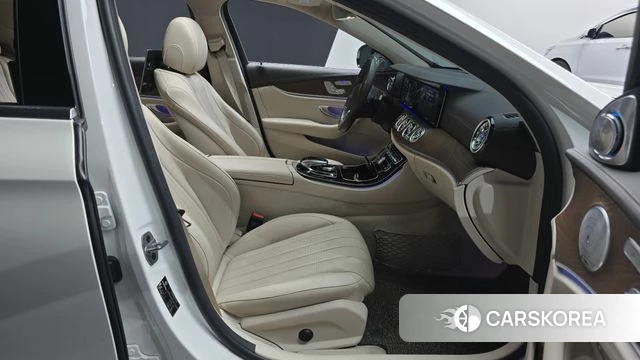 Mercedes-Benz E-Class W213 2020 Белый из Кореи, фото 2