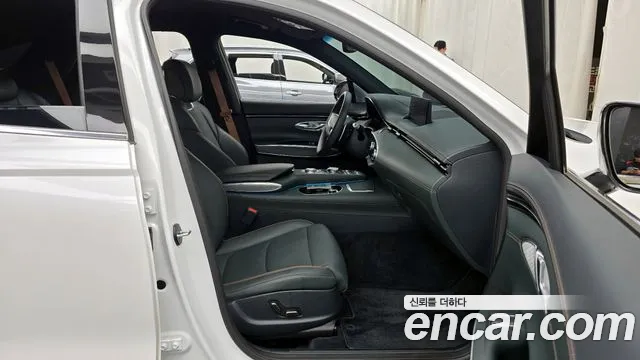 Genesis GV70 2023 Белый из Кореи, фото 2