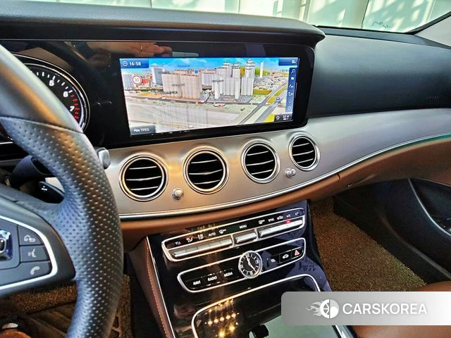 Mercedes-Benz E-Class W213 2018 Серый из Кореи, фото 2