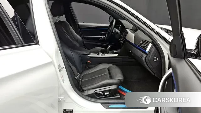 BMW 3 Series (F30) 2018 Белый из Кореи, фото 2