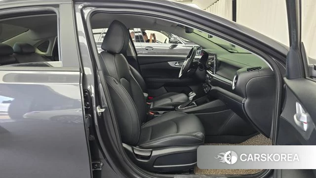 Kia The New K3 2nd generation 2023 Серый из Кореи, фото 2