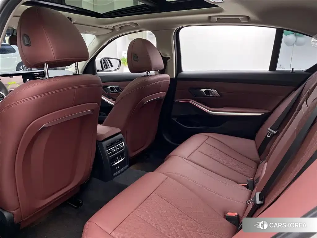 BMW 3 series 2025 Белый из Китая, фото 2