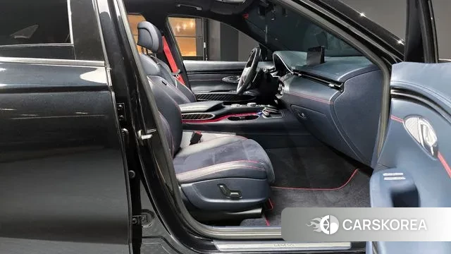 Genesis GV70 2022 Черный из Кореи, фото 2