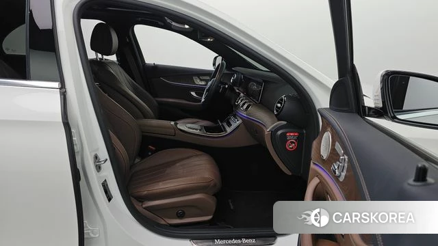 Mercedes-Benz E-Class W213 2023 Белый из Кореи, фото 2