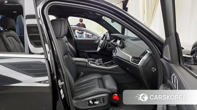 BMW X5 (G05) 2023 Черный из Кореи, фото 2