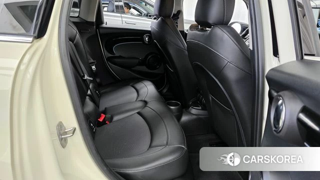 Mini Cooper 2022 Жемчужный цвет из Кореи, фото 2