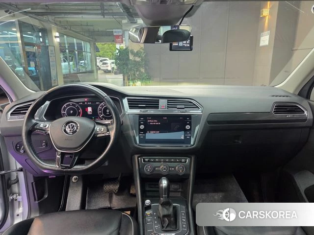 Volkswagen Tiguan second Generation 2018 Серебряный из Кореи, фото 2