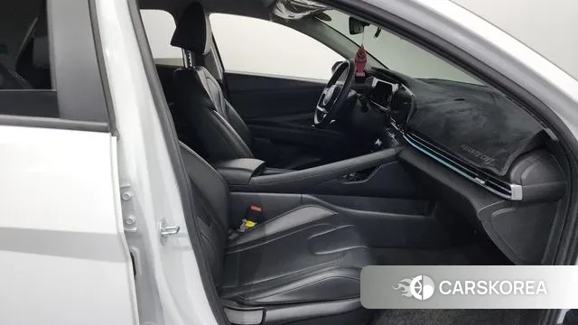 Hyundai The New Avante (CN7) 2023 Белый из Кореи, фото 2