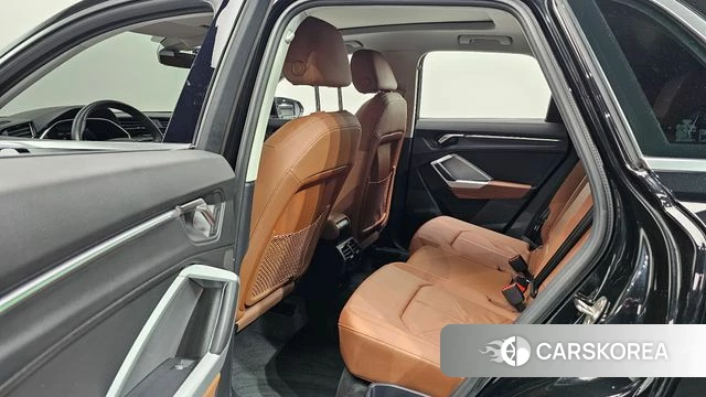 Audi Q3 (F3) 2023 Черный из Кореи, фото 2