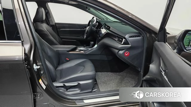 Toyota Camry (XV70) 2018 Коричневый из Кореи, фото 2