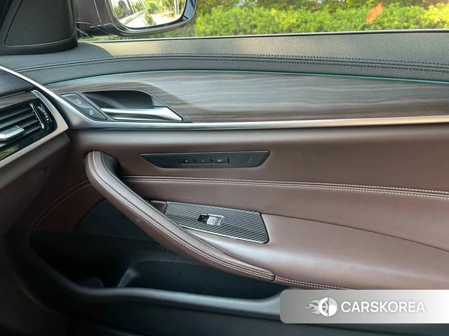 BMW 5 Series (G30) 2020 Серый из Кореи, фото 2