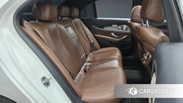 Mercedes-Benz E-Class W213 2022 Белый из Кореи, фото 2