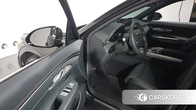 Genesis GV70 2024 Серый из Кореи, фото 2