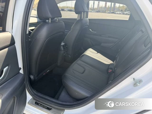 Hyundai Elantra 2022 Белый из Китая, фото 2