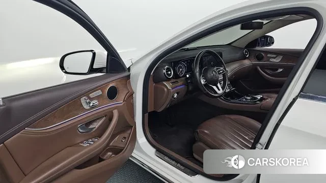 Mercedes-Benz E-Class W213 2019 Белый из Кореи, фото 2