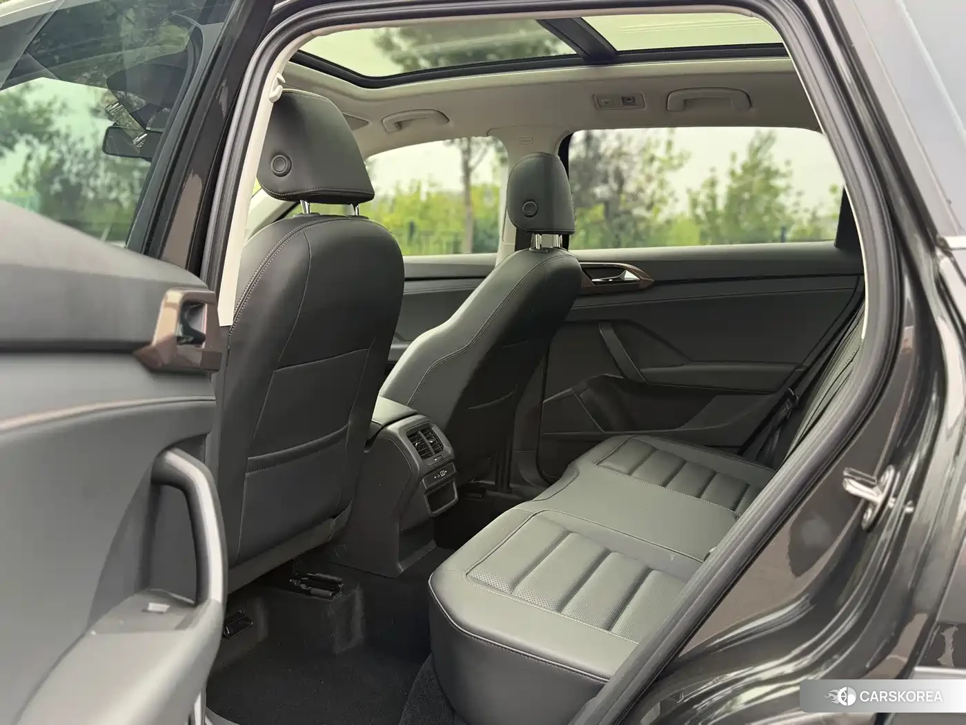 Volkswagen Tharu 2022 Silver/gray из Китая, фото 2