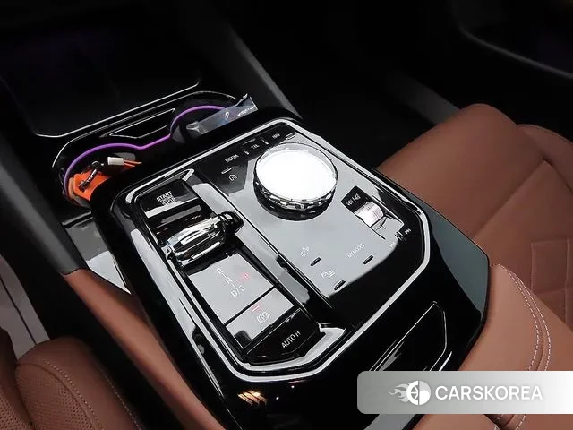 BMW 5 Series (G60) 2025 Серебристо-серый из Кореи, фото 2