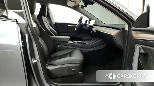 Tesla Model Y 2024 Серый из Кореи, фото 2