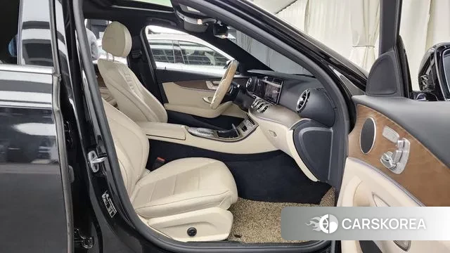 Mercedes-Benz E-Class W213 2021 Черный из Кореи, фото 2