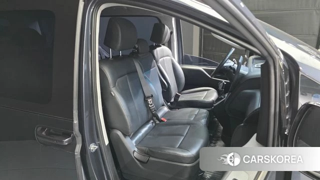 Hyundai Staria 2023 Серый из Кореи, фото 2