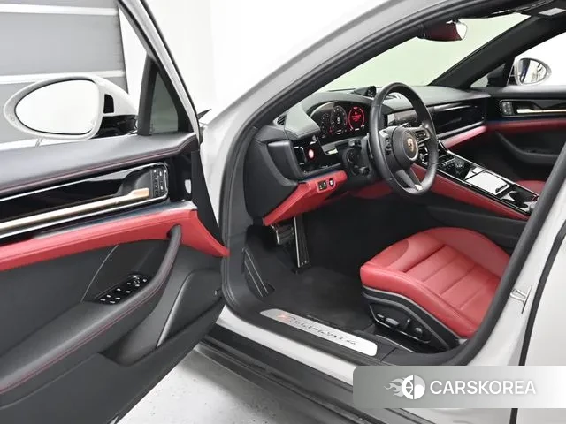 Porsche Panamera (972) 2024 Цвет тростника из Кореи, фото 2