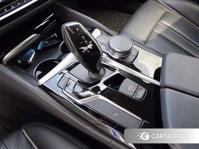 BMW 5 Series (G30) 2018 Черный из Кореи, фото 2