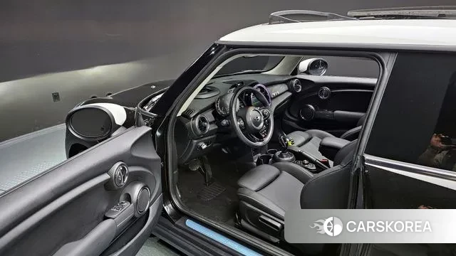 Mini Cooper 2021 Черный из Кореи, фото 2