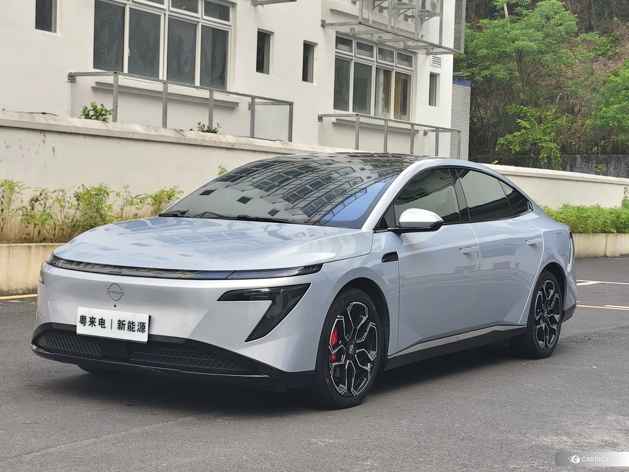 Nissan N7 2025 Серебристо-серый из Китая, фото 2