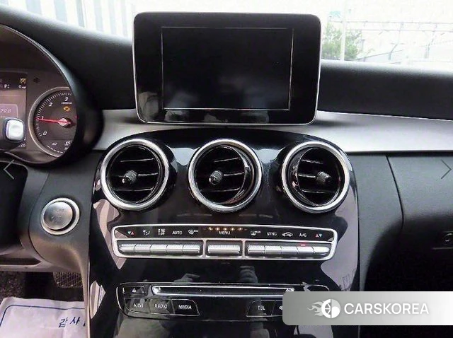 Mercedes-Benz C-Class W205 2018 Черный из Кореи, фото 2