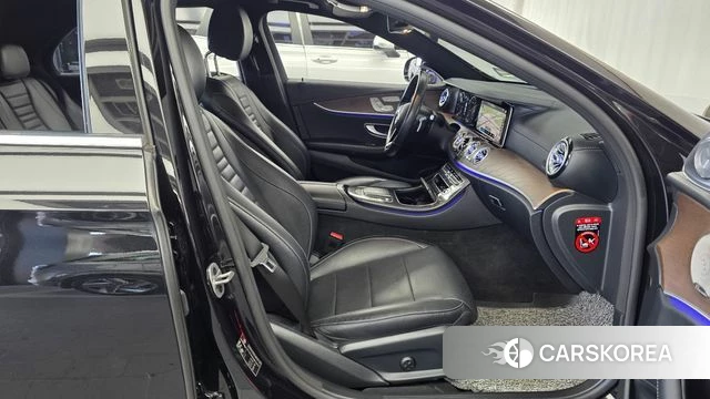 Mercedes-Benz E-Class W213 2022 Черный из Кореи, фото 2