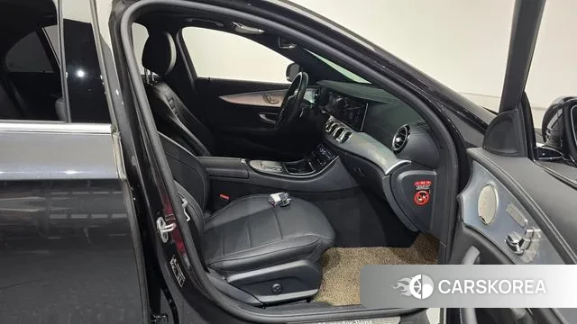 Mercedes-Benz E-Class W213 2021 Серый из Кореи, фото 2