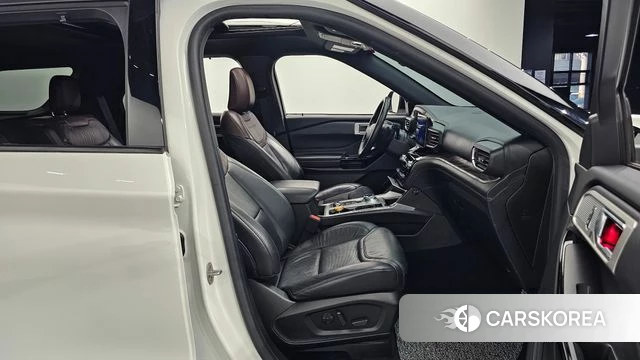 Ford Explorer 6th Generation 2021 Белый из Кореи, фото 2