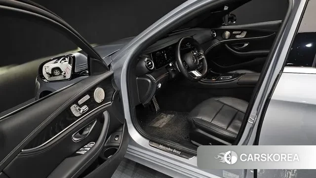 Mercedes-Benz E-Class W213 2023 Серебряный из Кореи, фото 2