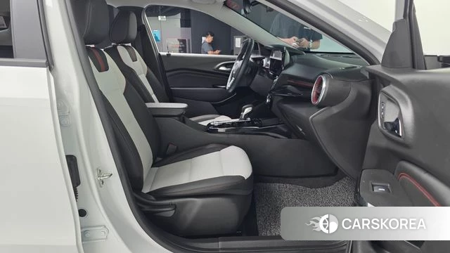 Chevrolet (GM Daewoo) Trax Crossover 2024 Белый из Кореи, фото 2