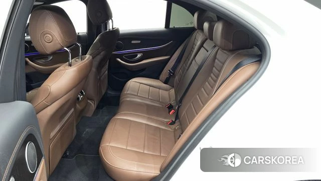 Mercedes-Benz E-Class W213 2022 Белый из Кореи, фото 2