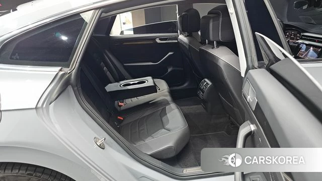 Volkswagen Arteon 2022 Серебристо-серый из Кореи, фото 2