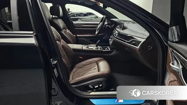 BMW 7 Series (G11) 2022 Черный из Кореи, фото 2