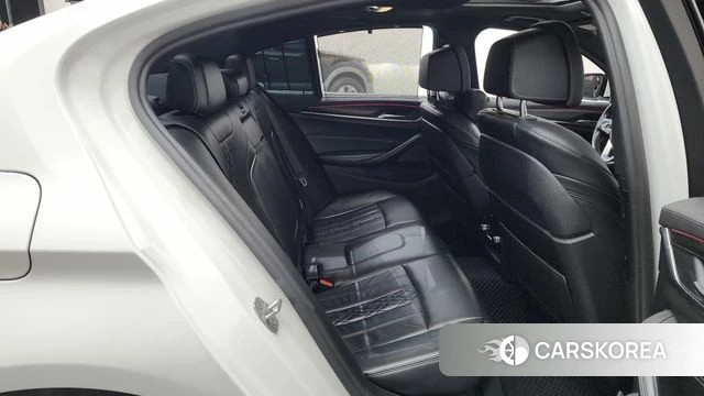BMW 5 Series (G30) 2018 Белый из Кореи, фото 2