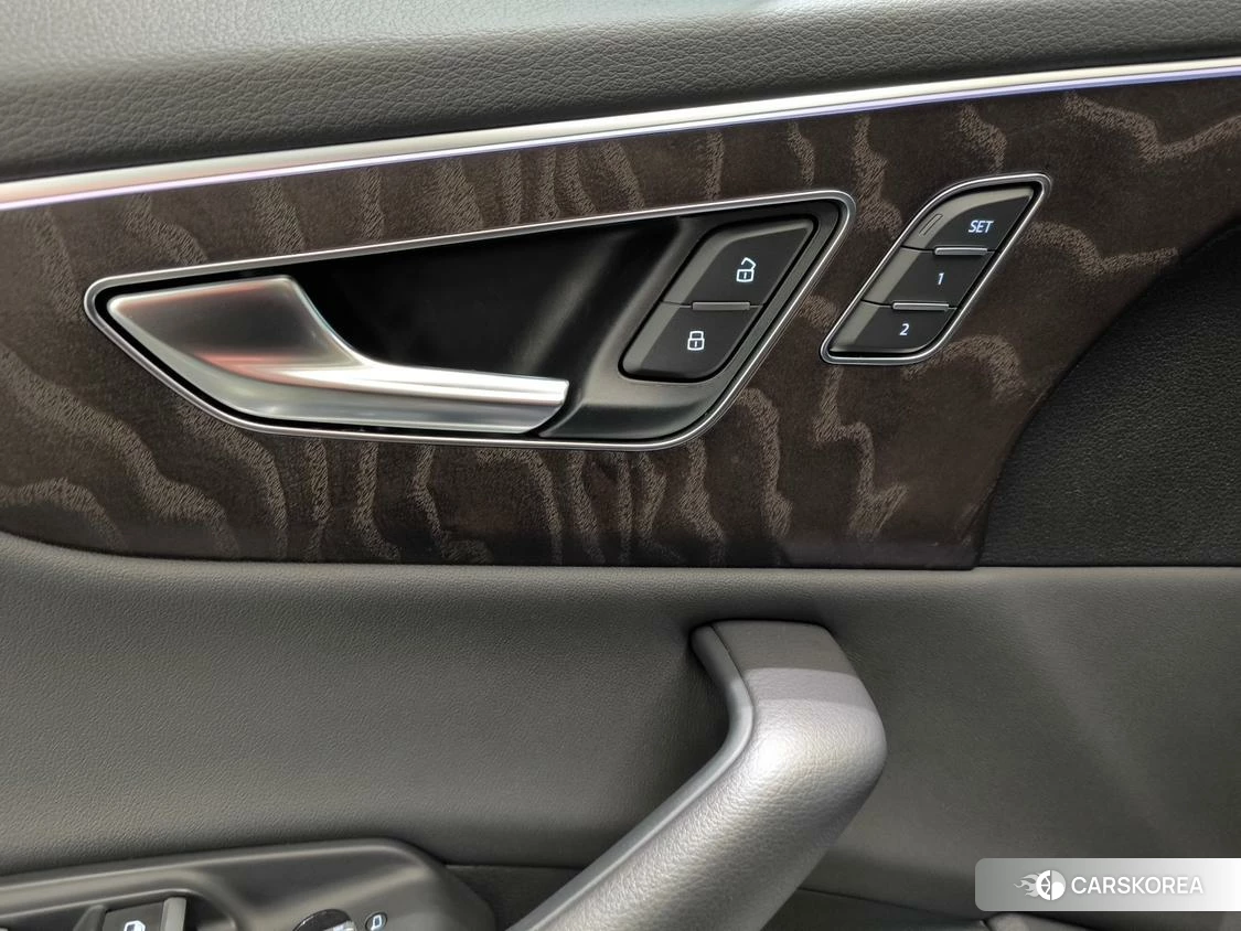 Audi Q8 2021 Черный из Китая, фото 2