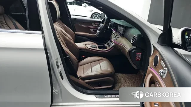 Mercedes-Benz E-Class W213 2021 Белый из Кореи, фото 2