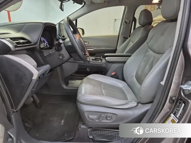 Toyota Sienna 4th Generation 2021 Серый из Кореи, фото 2