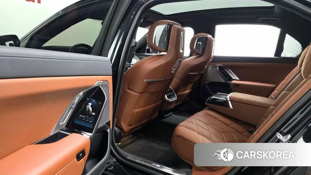 BMW 7 Series (G70) 2024 Черный из Кореи, фото 2