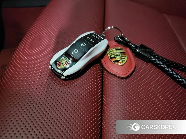 Porsche 718 Boxster 2021 Белый двухцветный из Кореи, фото 2