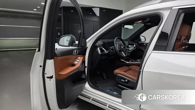 BMW X7 (G07) 2024 Белый из Кореи, фото 2