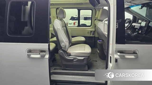 Hyundai Staria 2023 Белый из Кореи, фото 2