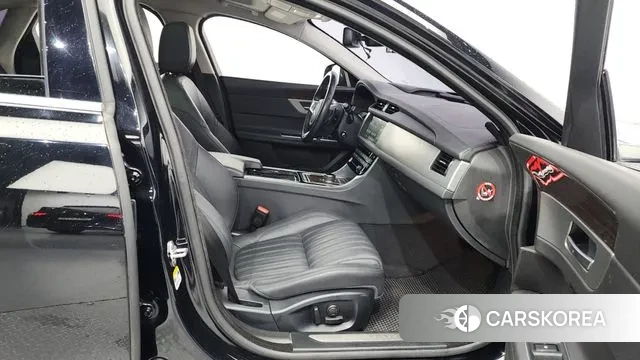 Jaguar XF (X260) 2018 Черный из Кореи, фото 2