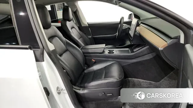 Tesla Model Y 2021 Белый из Кореи, фото 2